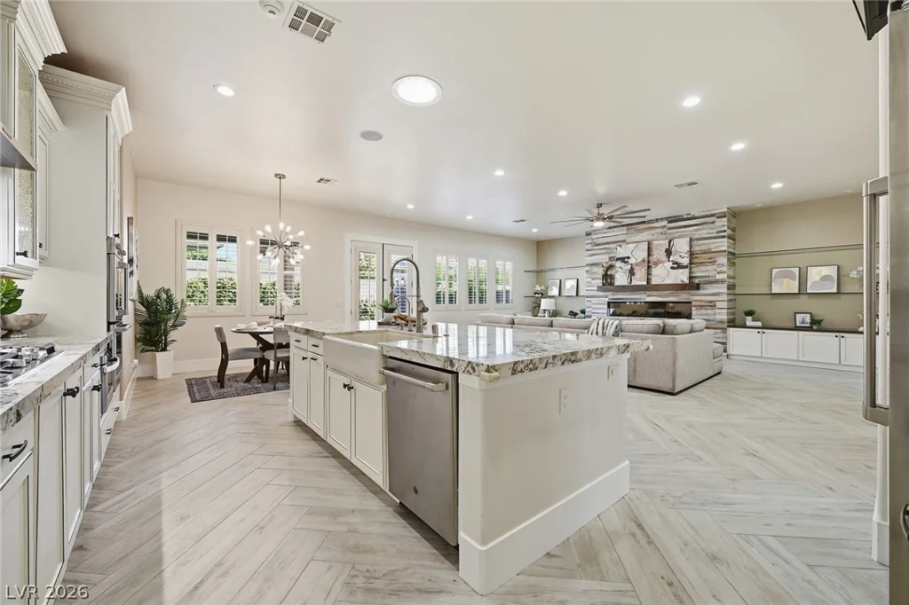 10820 Woodstream, Las Vegas, NV 89135