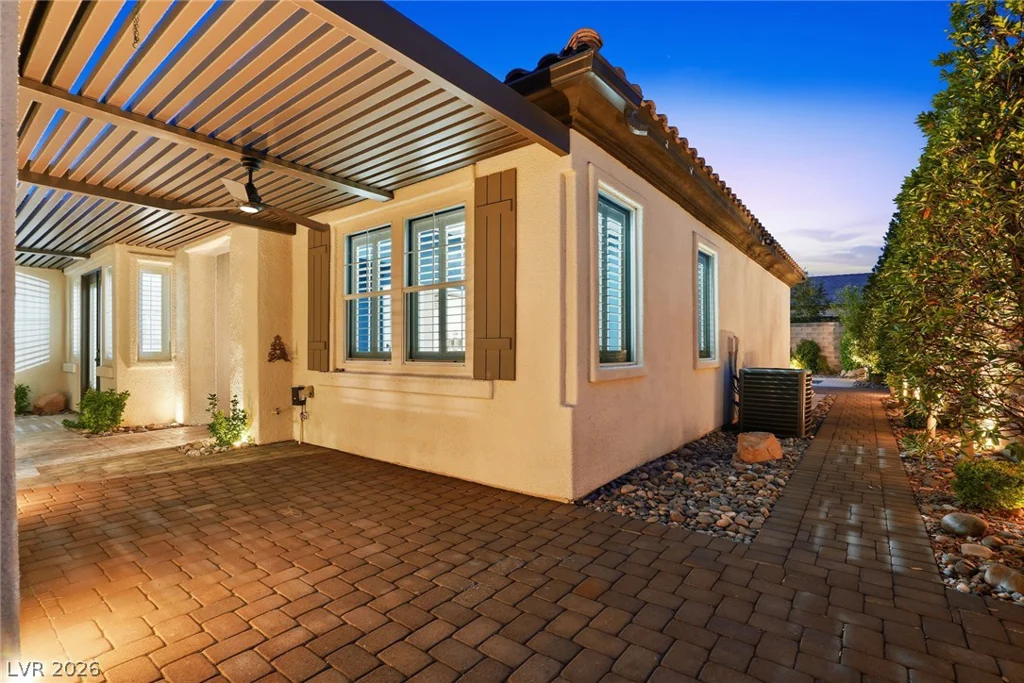 10820 Woodstream, Las Vegas, NV 89135