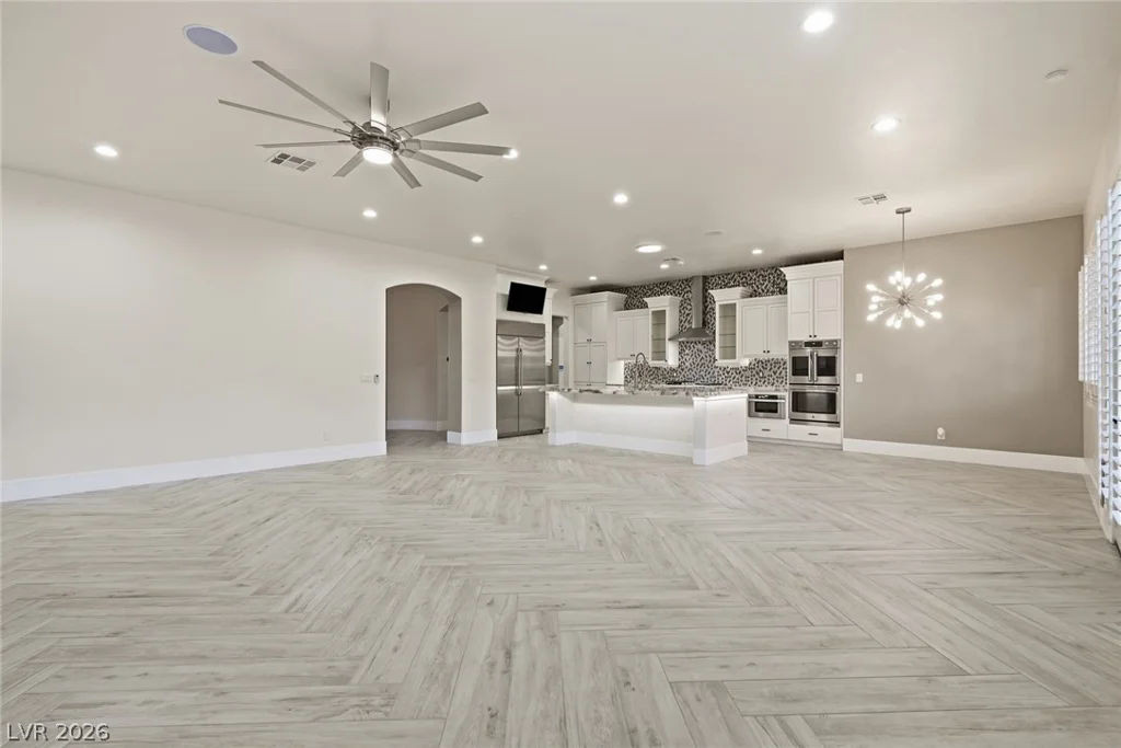 10820 Woodstream, Las Vegas, NV 89135