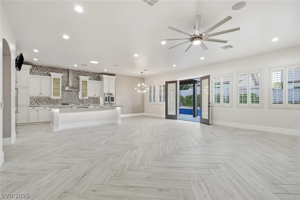10820 Woodstream, Las Vegas, NV 89135