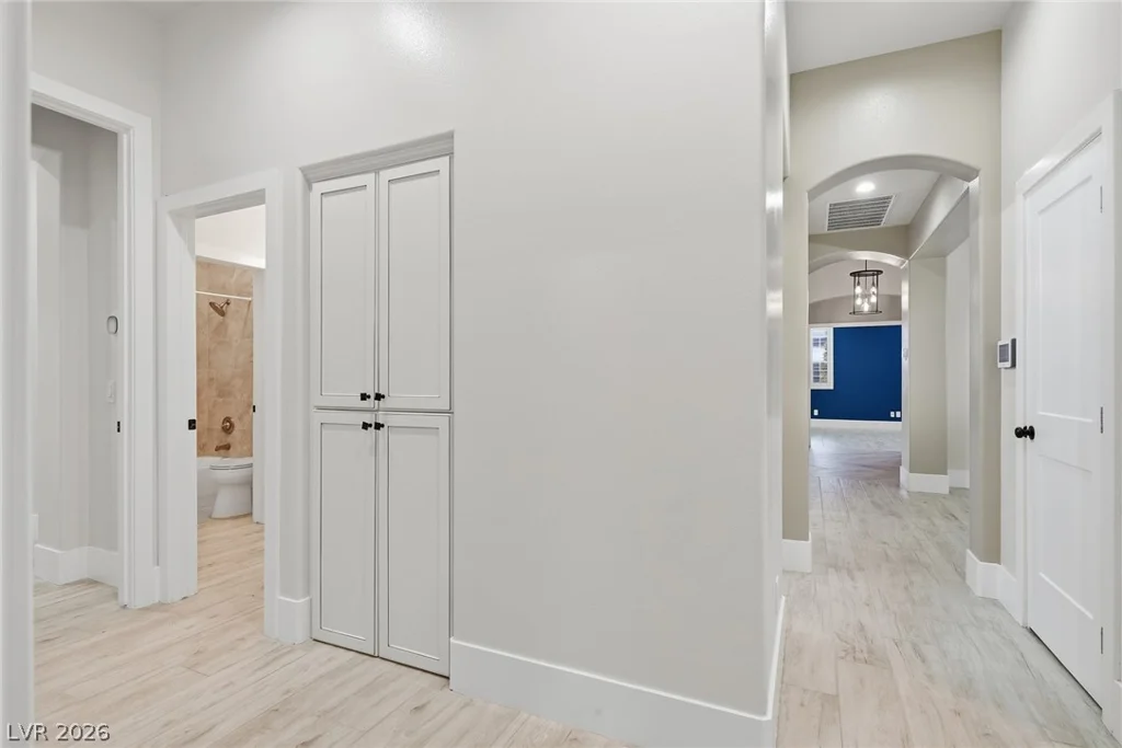 10820 Woodstream, Las Vegas, NV 89135