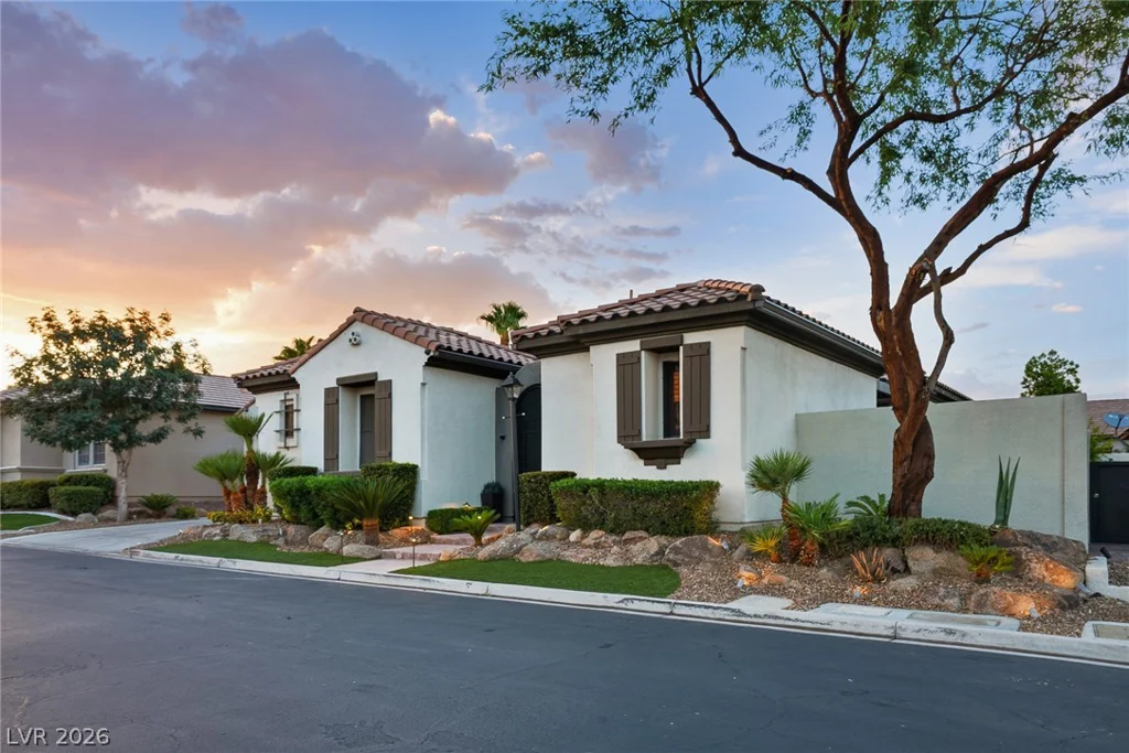 10820 Woodstream, Las Vegas, NV 89135