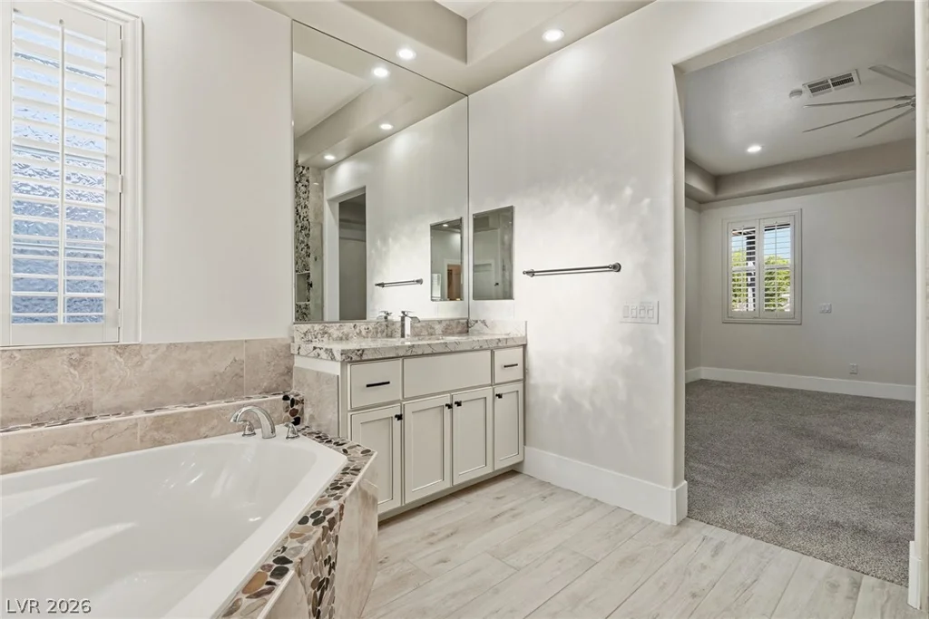 10820 Woodstream, Las Vegas, NV 89135