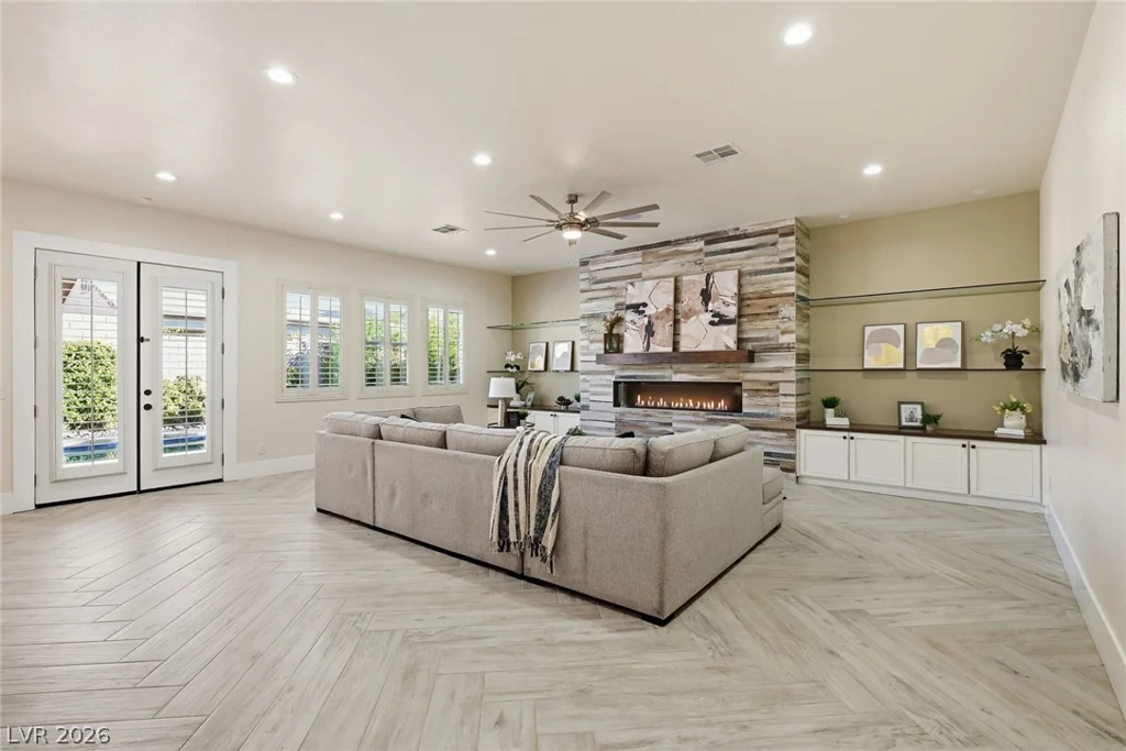 10820 Woodstream, Las Vegas, NV 89135