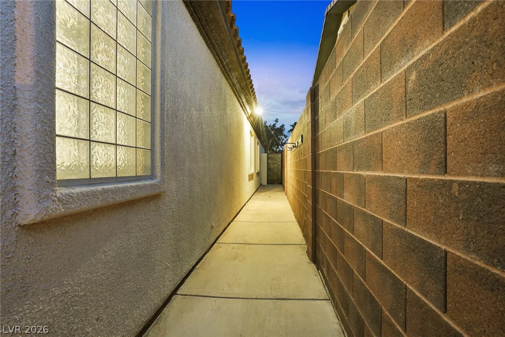 10820 Woodstream, Las Vegas, NV 89135