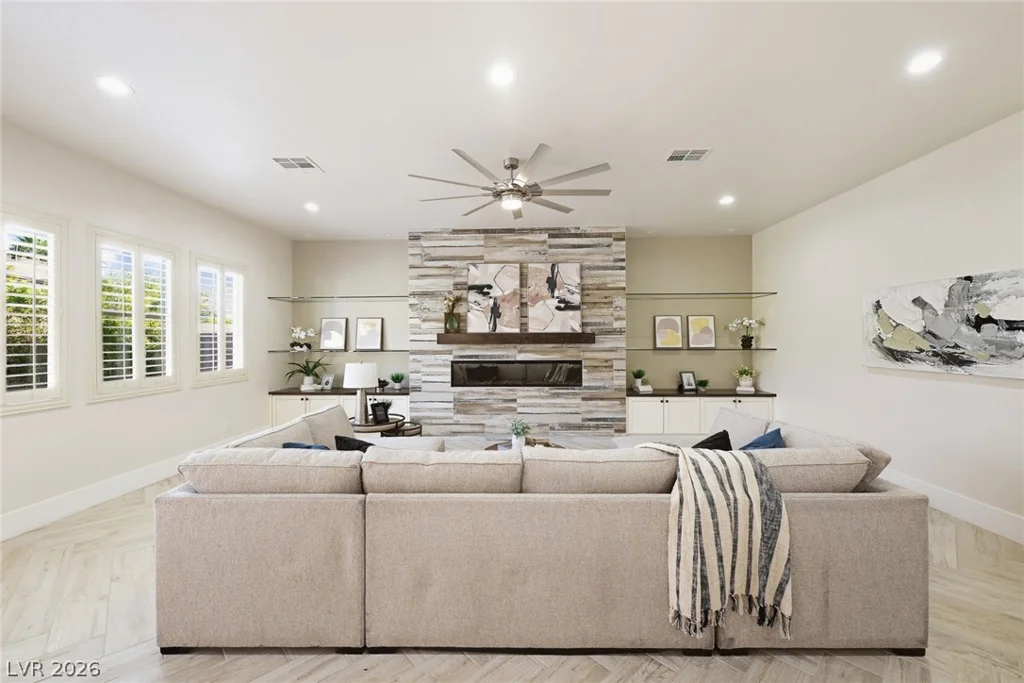 10820 Woodstream, Las Vegas, NV 89135