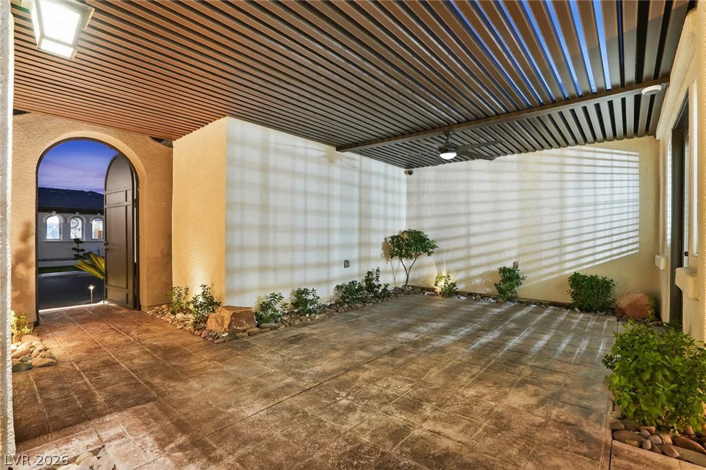 10820 Woodstream, Las Vegas, NV 89135