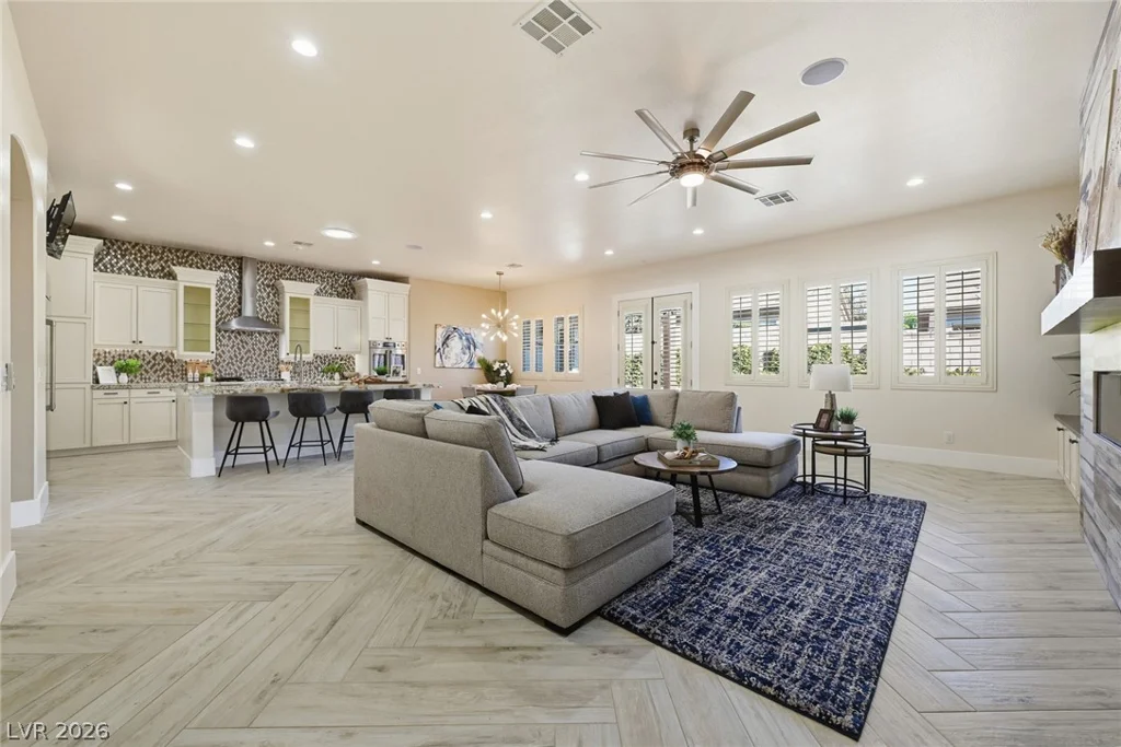 10820 Woodstream, Las Vegas, NV 89135