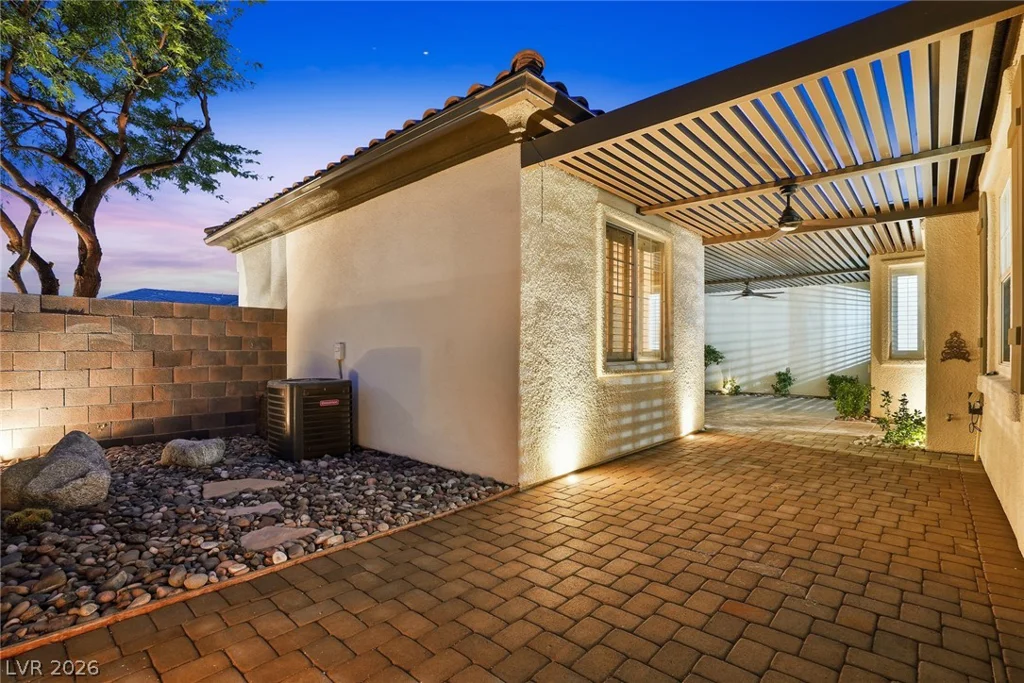 10820 Woodstream, Las Vegas, NV 89135
