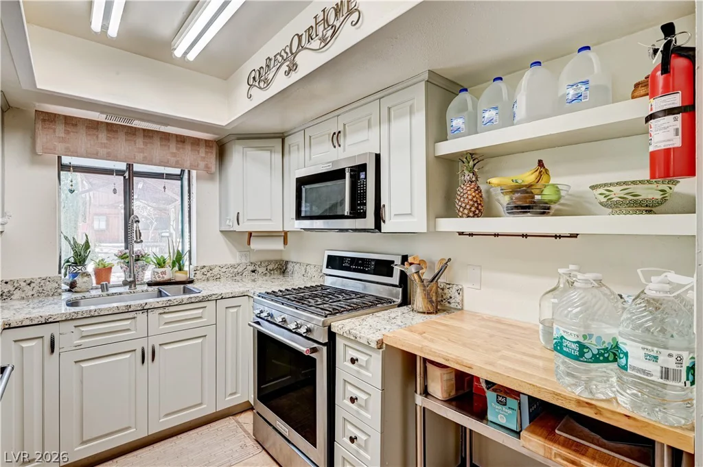 5889 Laredo, Las Vegas, NV 89146