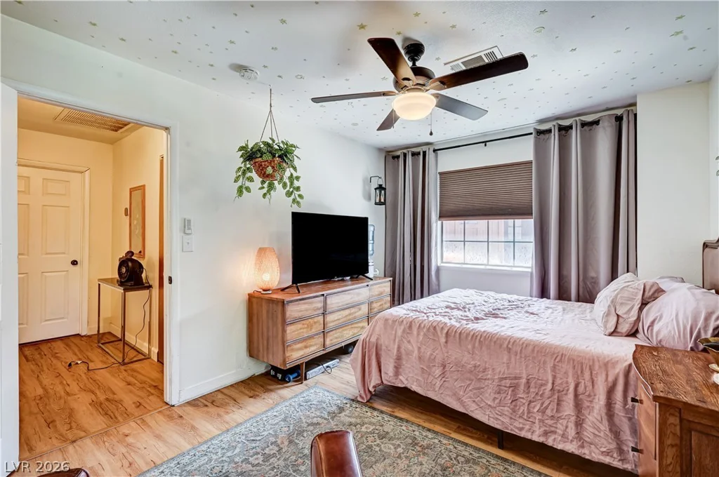 5889 Laredo, Las Vegas, NV 89146