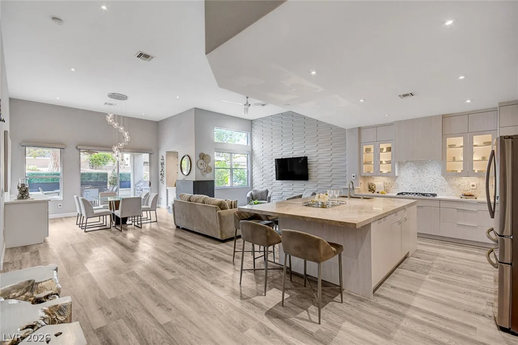 1913 Summer Pine, Las Vegas, NV 89134