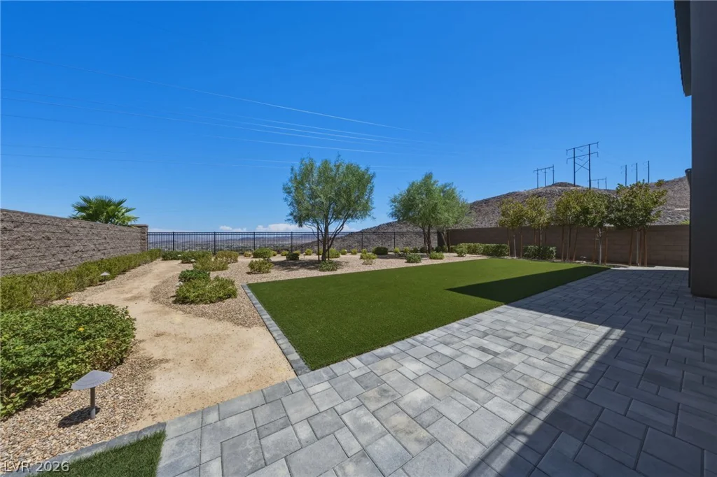 302 Shaded Canyon, Henderson, NV 89012