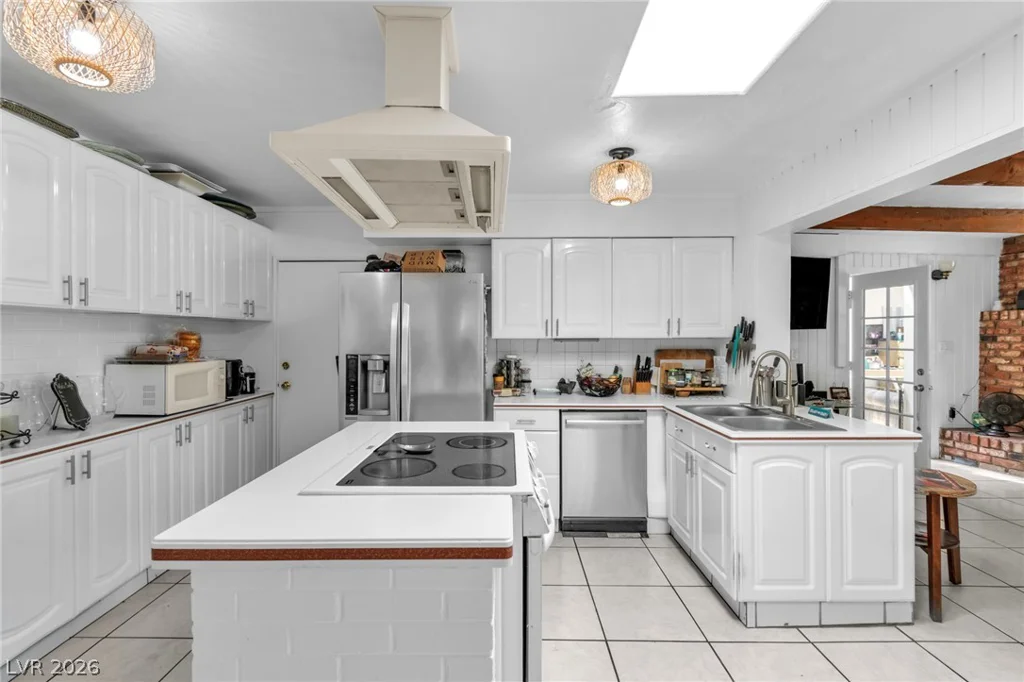1567 Shadow Mountain, Las Vegas, NV 89108