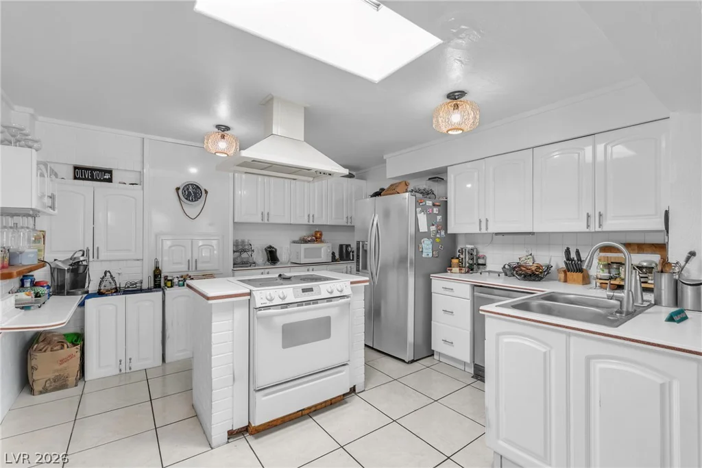 1567 Shadow Mountain, Las Vegas, NV 89108