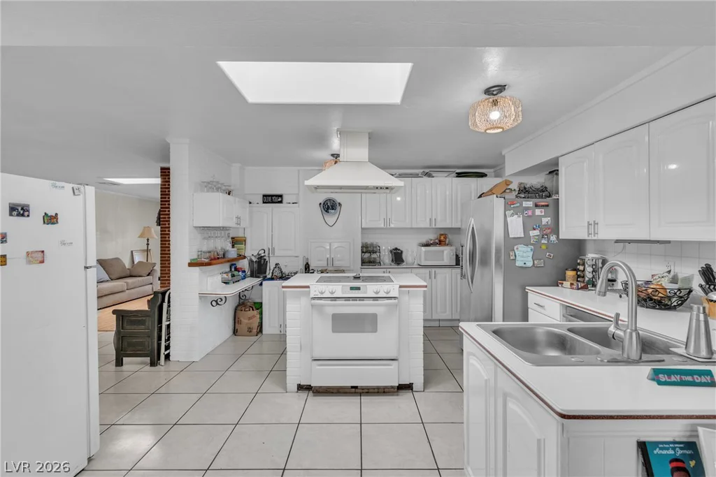 1567 Shadow Mountain, Las Vegas, NV 89108