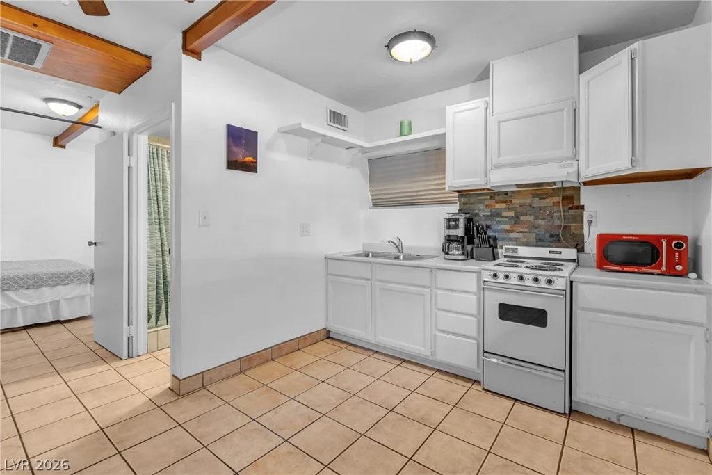 1567 Shadow Mountain, Las Vegas, NV 89108