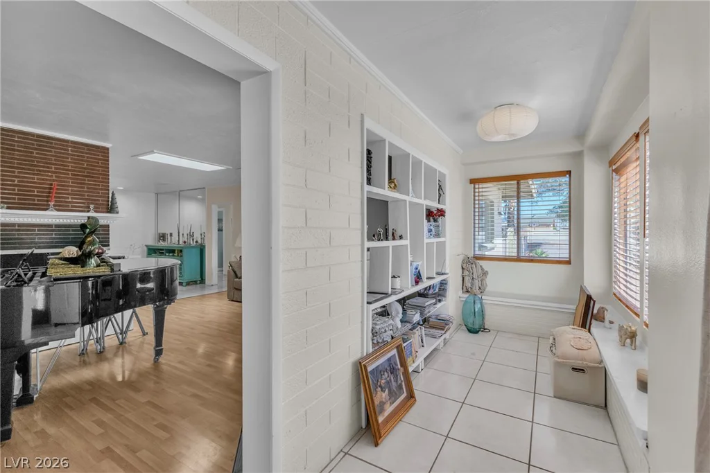 1567 Shadow Mountain, Las Vegas, NV 89108