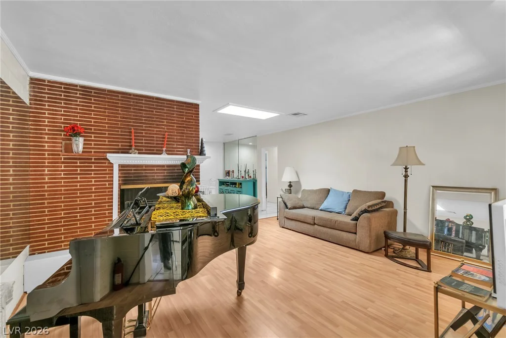 1567 Shadow Mountain, Las Vegas, NV 89108