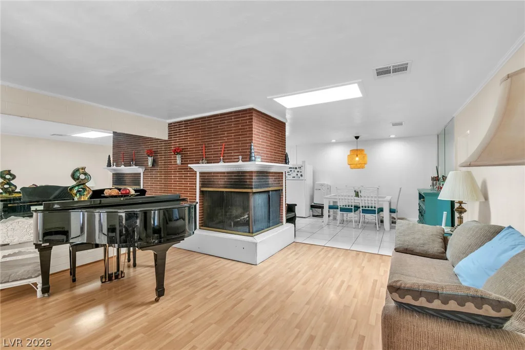 1567 Shadow Mountain, Las Vegas, NV 89108
