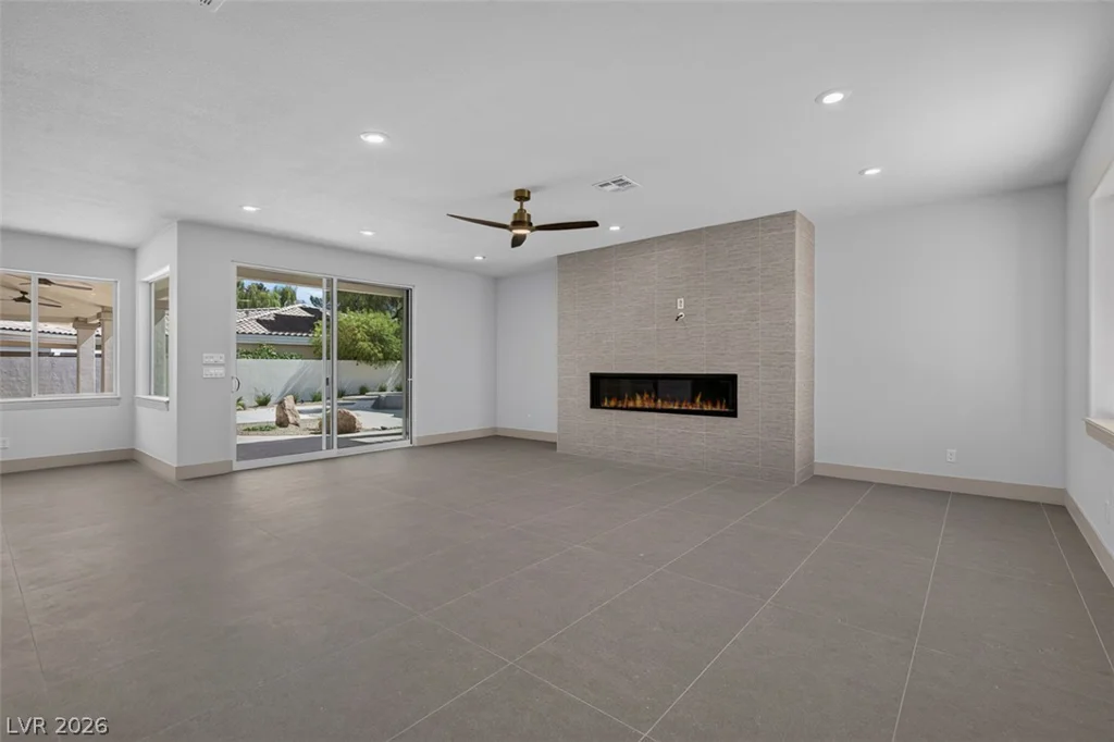 1504 Silver Oaks, Las Vegas, NV 89117