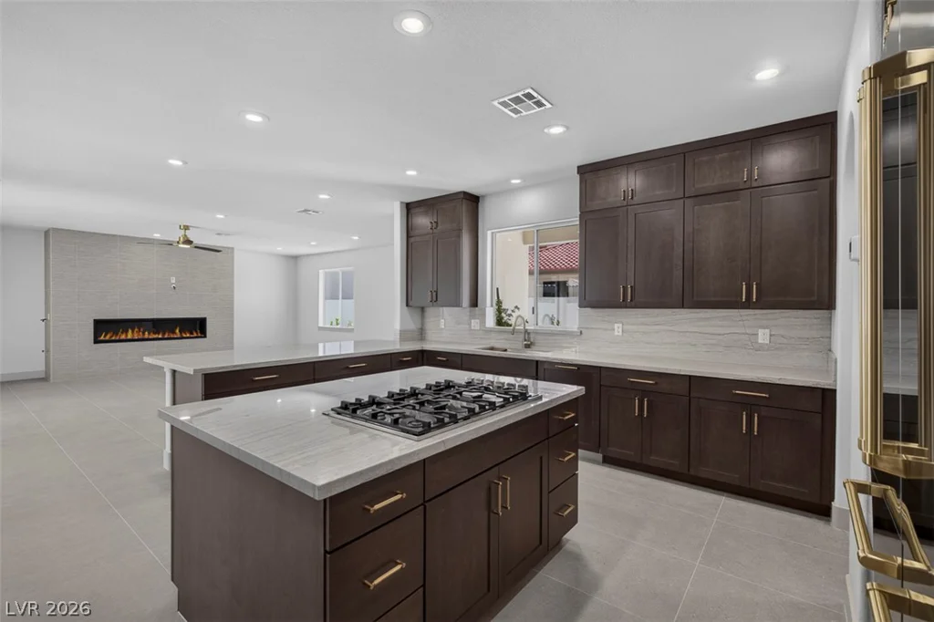 1504 Silver Oaks, Las Vegas, NV 89117