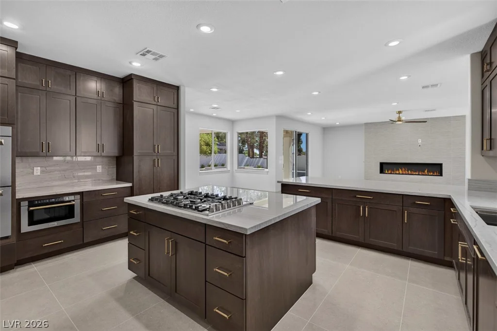 1504 Silver Oaks, Las Vegas, NV 89117