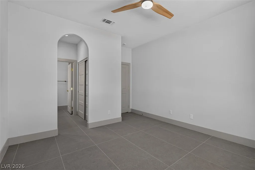 1504 Silver Oaks, Las Vegas, NV 89117