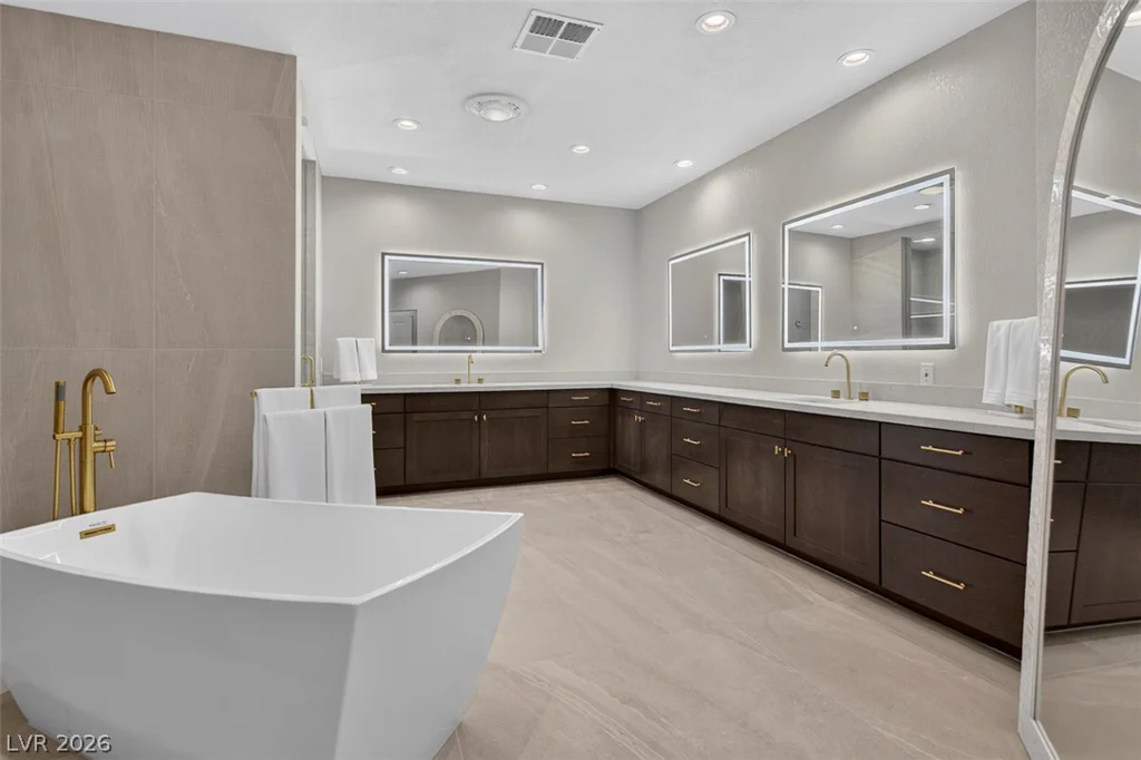 1504 Silver Oaks, Las Vegas, NV 89117
