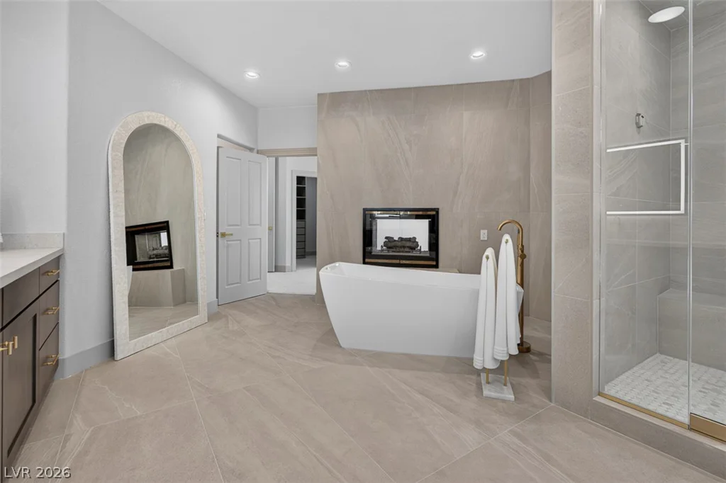 1504 Silver Oaks, Las Vegas, NV 89117