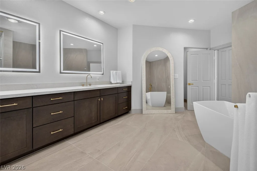 1504 Silver Oaks, Las Vegas, NV 89117