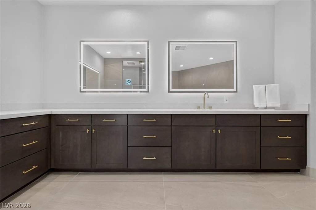 1504 Silver Oaks, Las Vegas, NV 89117