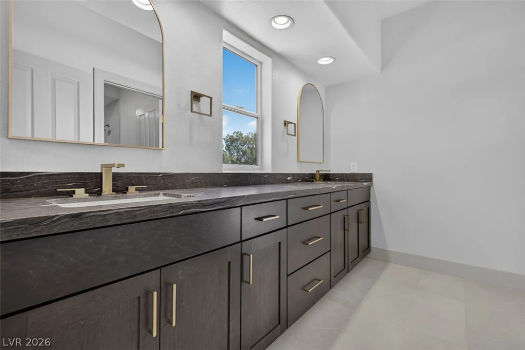 1504 Silver Oaks, Las Vegas, NV 89117