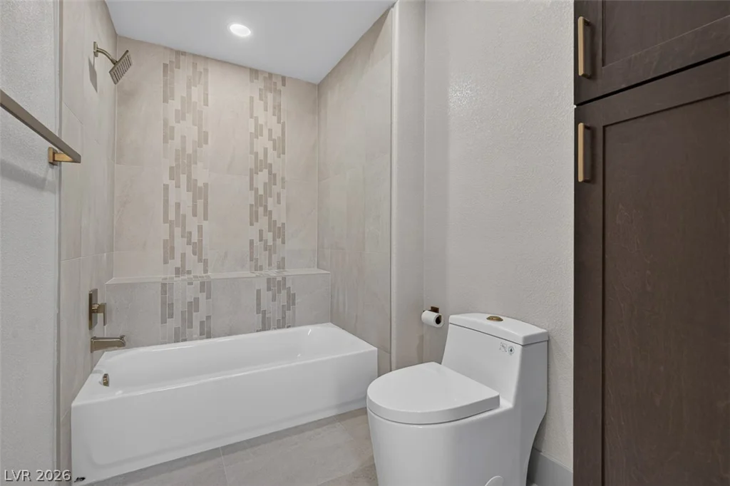 1504 Silver Oaks, Las Vegas, NV 89117
