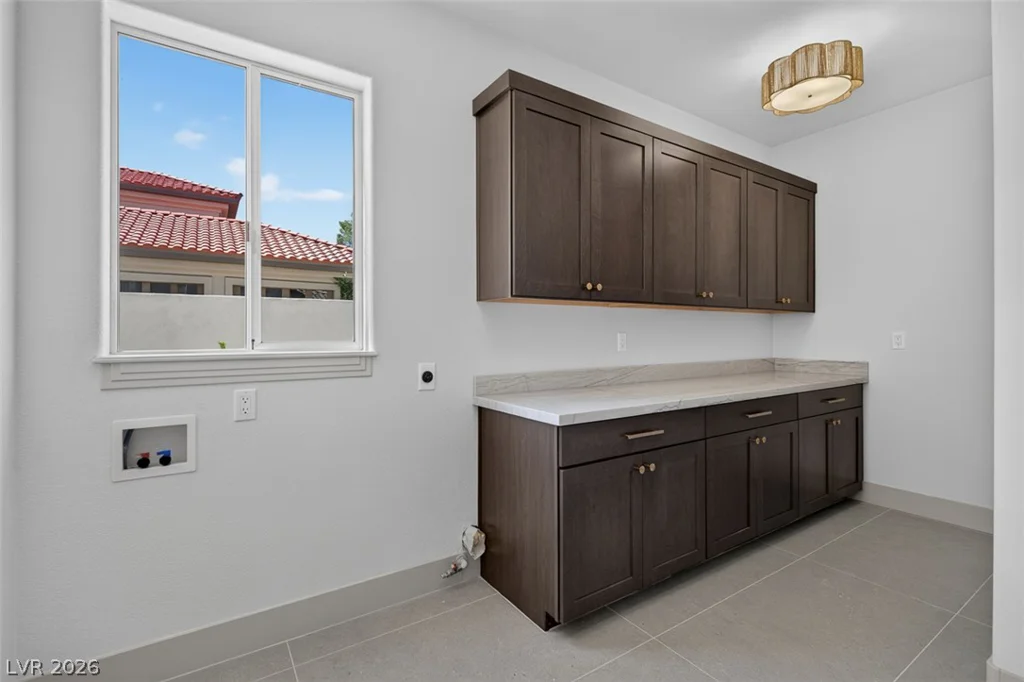 1504 Silver Oaks, Las Vegas, NV 89117