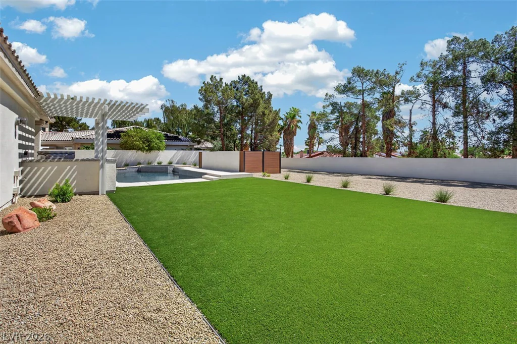1504 Silver Oaks, Las Vegas, NV 89117