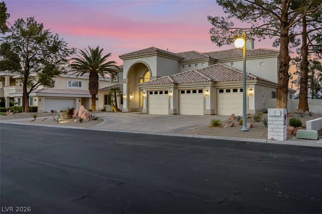 1504 Silver Oaks, Las Vegas, NV 89117