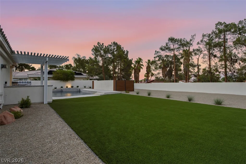 1504 Silver Oaks, Las Vegas, NV 89117