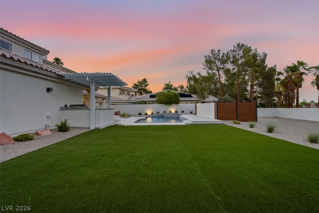 1504 Silver Oaks, Las Vegas, NV 89117