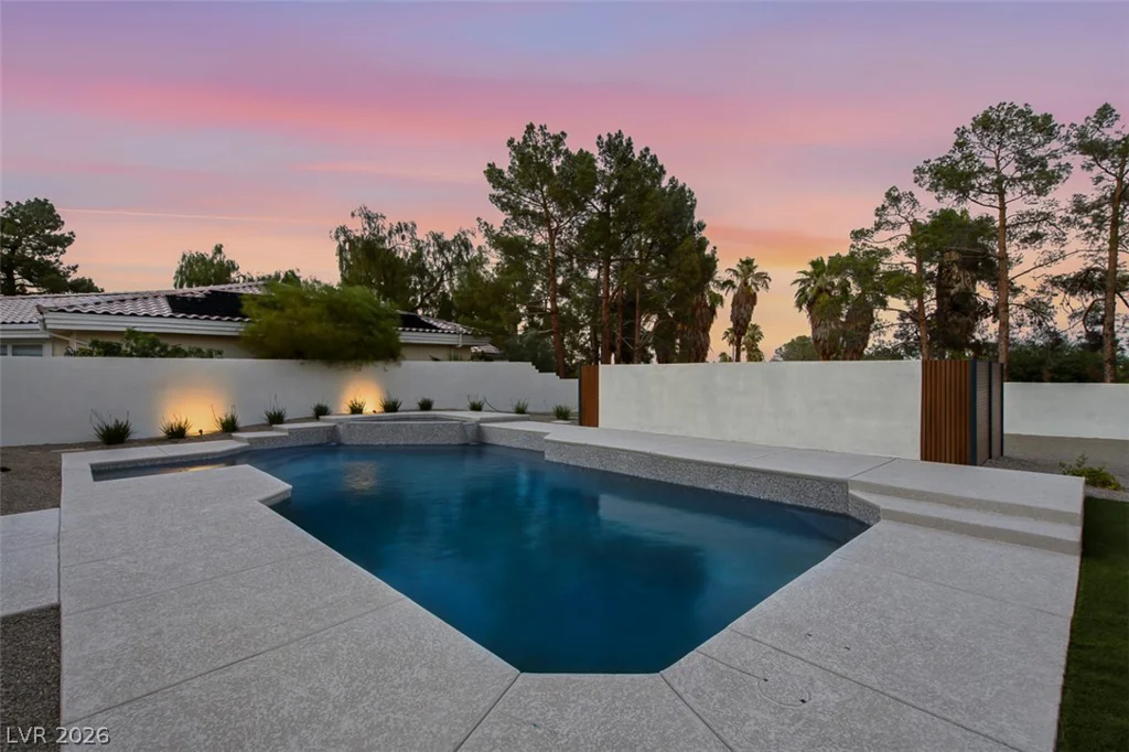 1504 Silver Oaks, Las Vegas, NV 89117