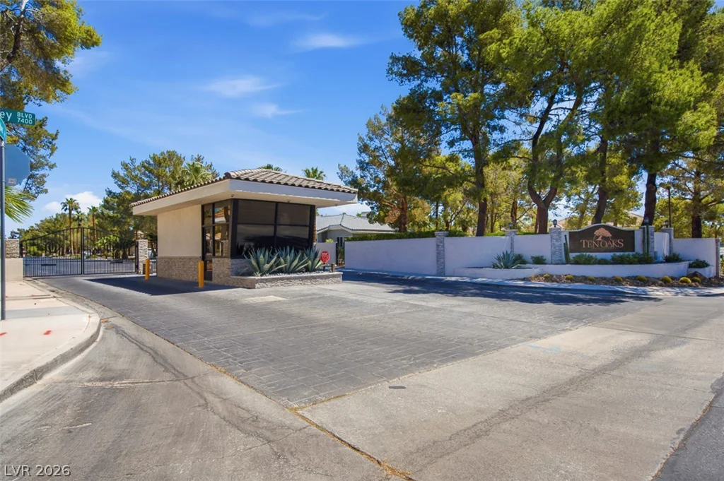 1504 Silver Oaks, Las Vegas, NV 89117
