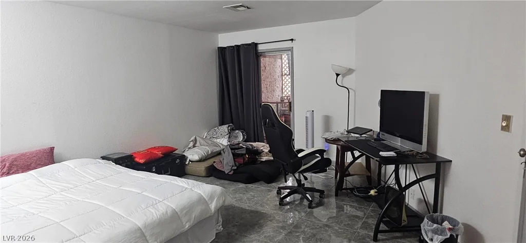 5081 Pioneer, Las Vegas, NV 89146