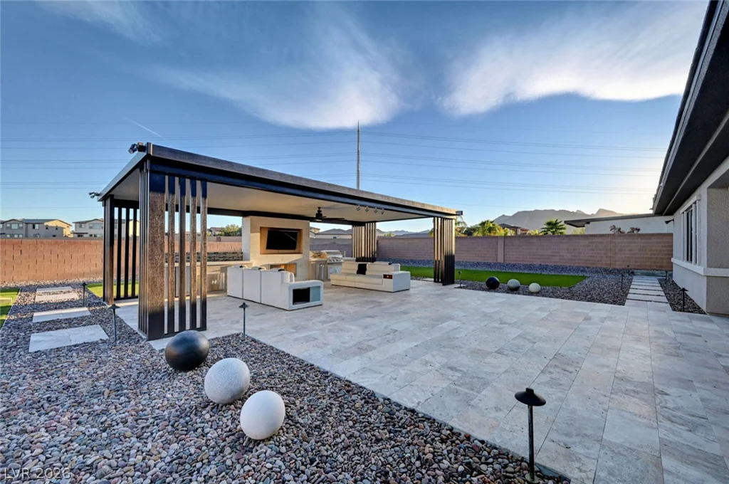 8477 Wolf Mountain, Las Vegas, NV 89129