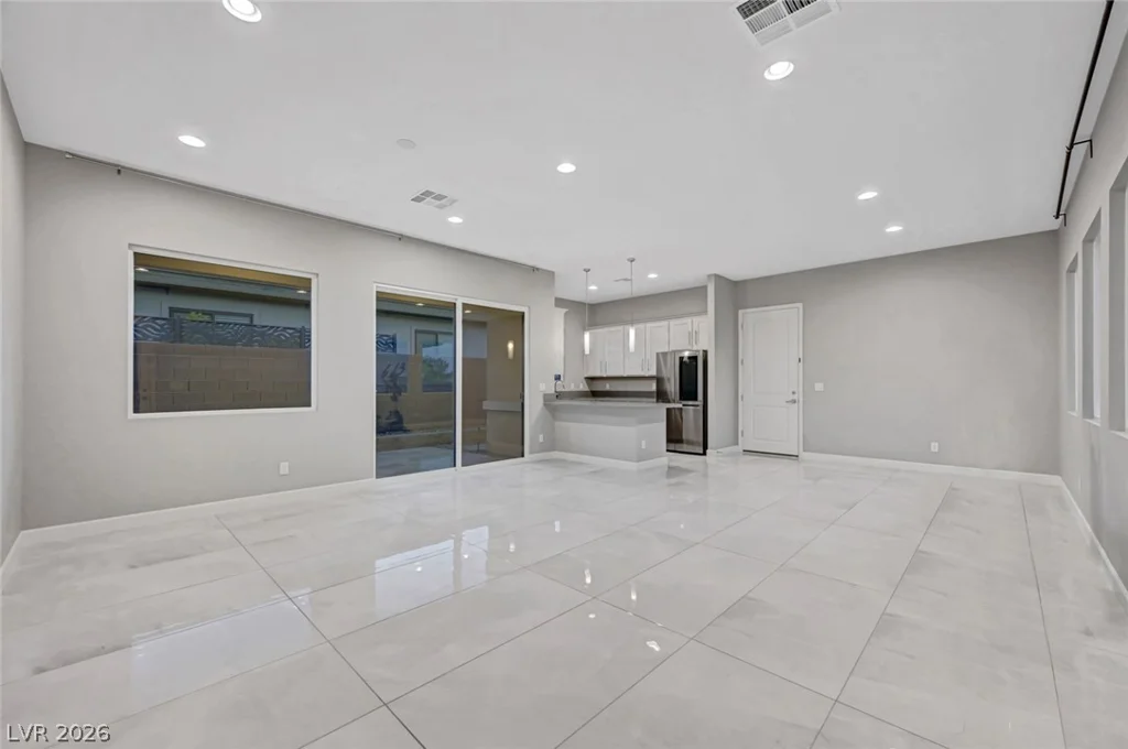 8477 Wolf Mountain, Las Vegas, NV 89129