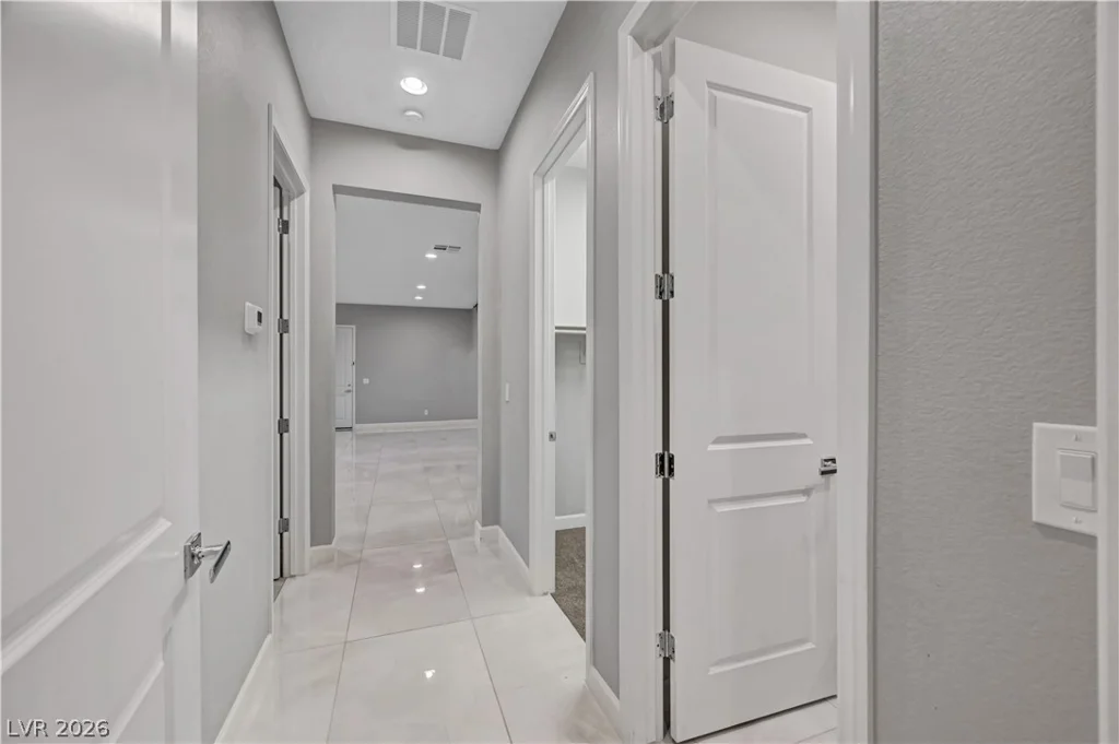8477 Wolf Mountain, Las Vegas, NV 89129