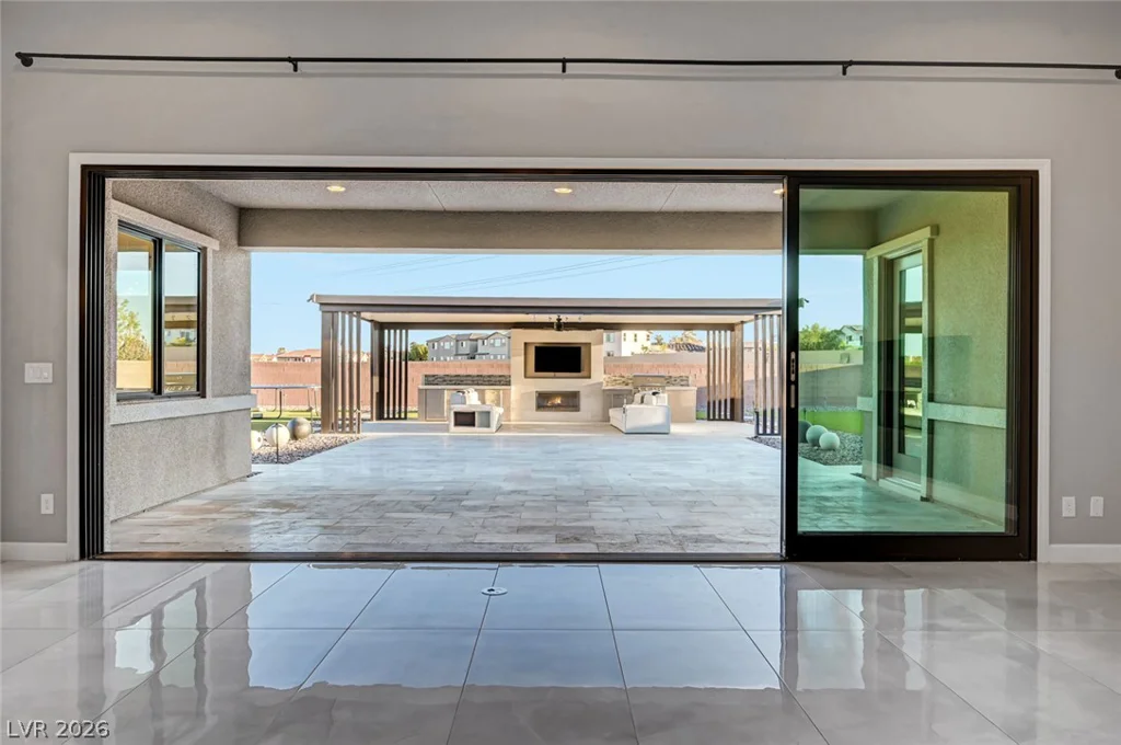 8477 Wolf Mountain, Las Vegas, NV 89129