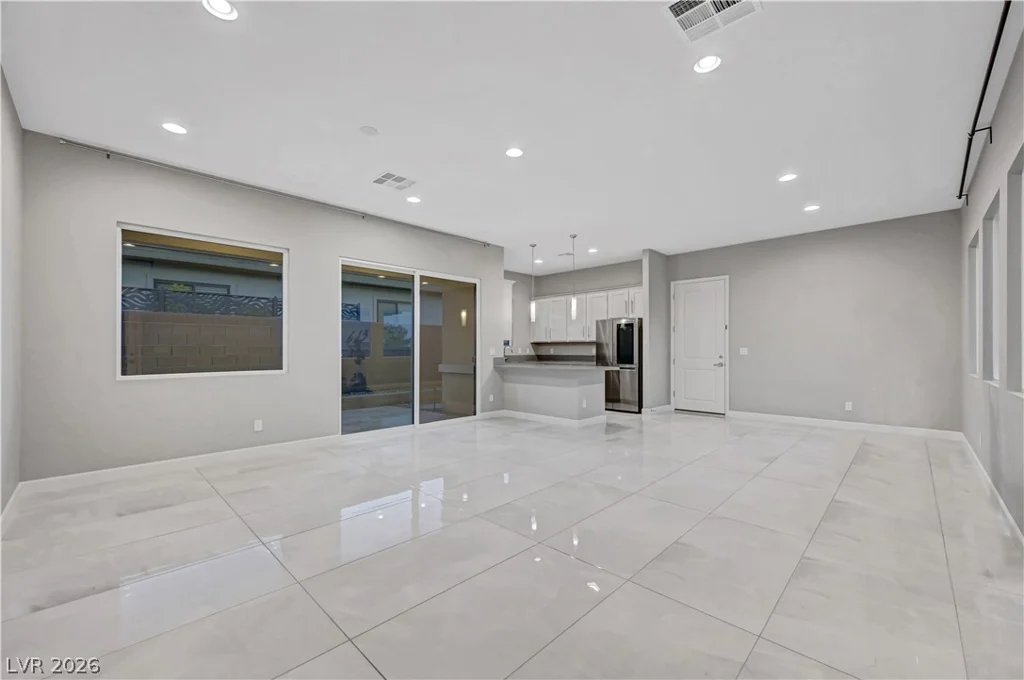 8477 Wolf Mountain, Las Vegas, NV 89129