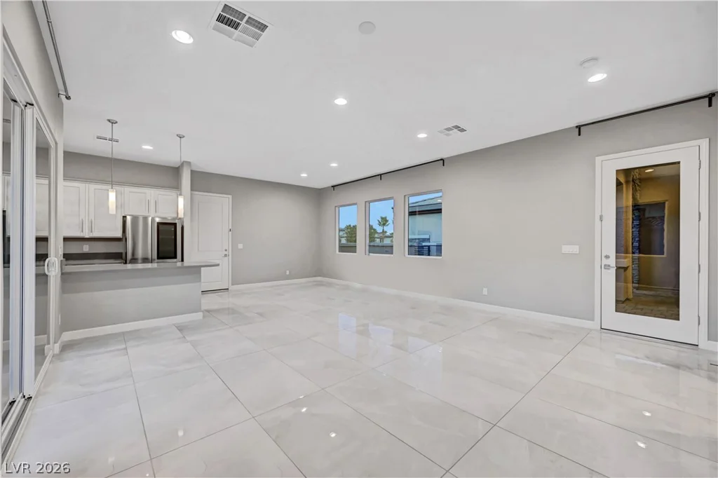 8477 Wolf Mountain, Las Vegas, NV 89129