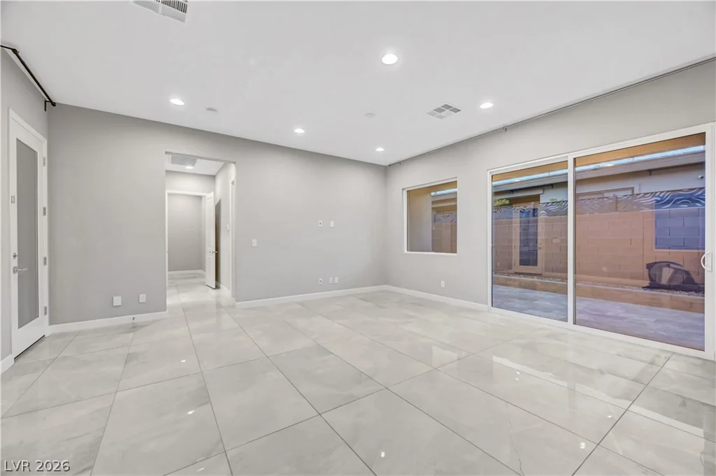 8477 Wolf Mountain, Las Vegas, NV 89129