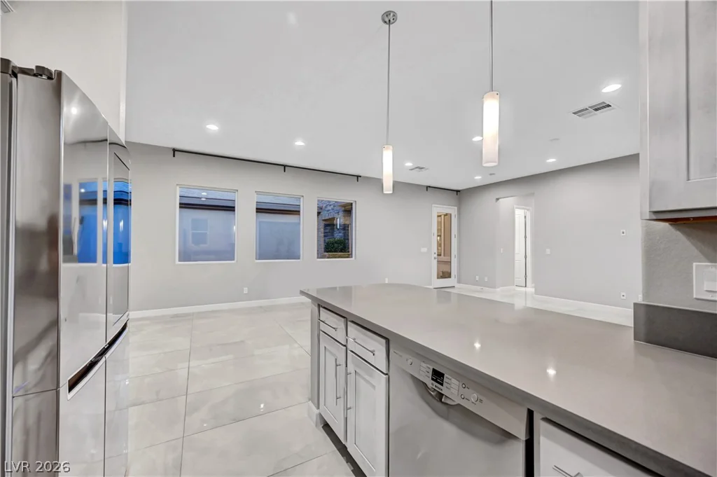 8477 Wolf Mountain, Las Vegas, NV 89129
